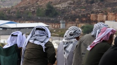 الأهالي تنتظر ذويهم من الأسرى المفرج عنهم 