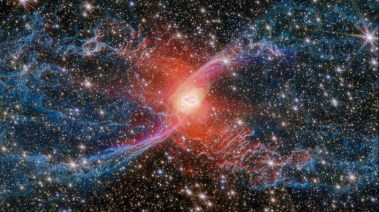 سديم العنكبوت الاحمر