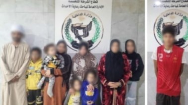 المتهمين وبحوزتهم الأطفال 