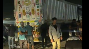 جانب من حادث تصادم مجموعة سيارات على طريق السويس جانب من حادث تصادم مجموعة سيارات على طريق السويس