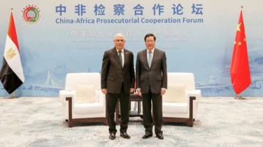 النائب العام المستشار محمد شوقي و النائب الصيني يينغ يونغ النائب العام المستشار محمد شوقي و النائب الصيني يينغ يونغ