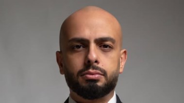 الكاتب أحمد مراد 