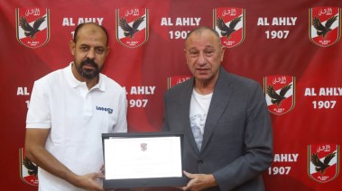 الخطيب يكرم عماد النحاس