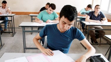 أحد الطلاب أثناء تأدية الامتحان - أرشيفية أحد الطلاب أثناء تأدية الامتحان - أرشيفية