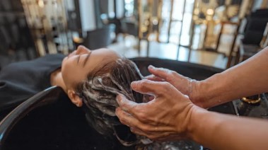 السكتة الدماغية في صالون التجميل- تعبيرية