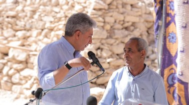 وزير السياحة والآثار والمرمم المصرى 