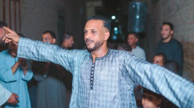 الشاب محمود النوبي المصاب بضمور العضلات 