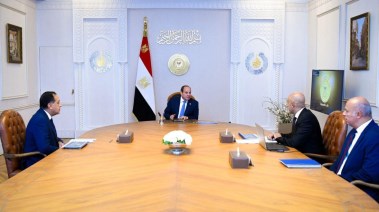 الرئيس السيسي خلال اجتماع مع وزير التعليم ورئيس الوزراء