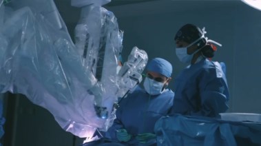 استئصال ورم دماغي باستخدام الروبوت الجراحي  استئصال ورم دماغي باستخدام الروبوت الجراحي