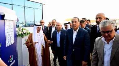 رئيس الوزراء أثناء افتتاح أحد المشروعات رئيس الوزراء أثناء افتتاح أحد المشروعات
