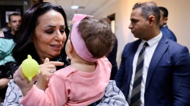 وزيرة التضامن مايا مرسي أثناء تسليم الأطفال للأسر البديلة الكافلة وزيرة التضامن مايا مرسي أثناء تسليم الأطفال للأسر البديلة الكافلة