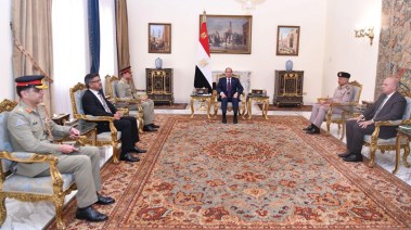 الرئيس عبدالفتاح السيسي خلال استقباله رئيس أركان القوات البرية الباكستانية الرئيس عبدالفتاح السيسي خلال استقباله رئيس أركان القوات البرية الباكستانية