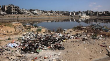 انتشار النفايات ومياه الصرف في غزة انتشار النفايات ومياه الصرف في غزة