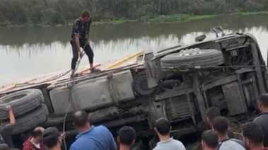 حادث انقلاب التريلا أمام قرية سعد قاسم بالقليوبية حادث انقلاب التريلا أمام قرية سعد قاسم بالقليوبية