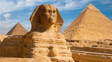 نص معلوماتي عن الأهرامات  للصف السادس الابتدائي 2025-2026