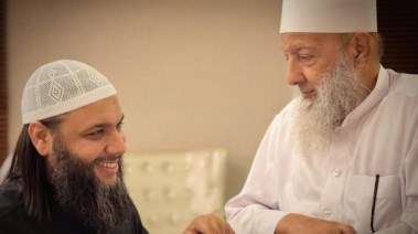  أبو إسحاق الحويني برفقة نجله
