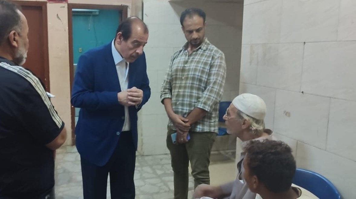 نائب وزير الصحة يستمع للمرضى نائب وزير الصحة يستمع للمرضى