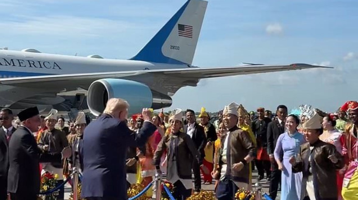 ترامب يصل كوالالمبور ترامب يصل كوالالمبور