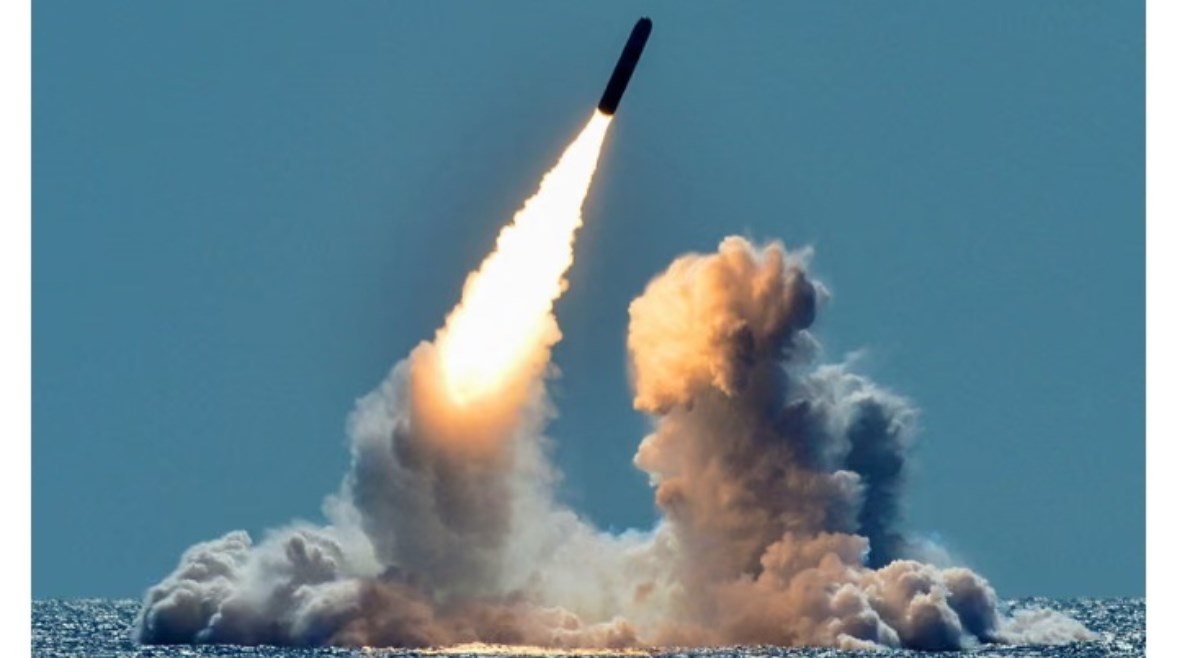 تجربة صاروخية تجربة صاروخية