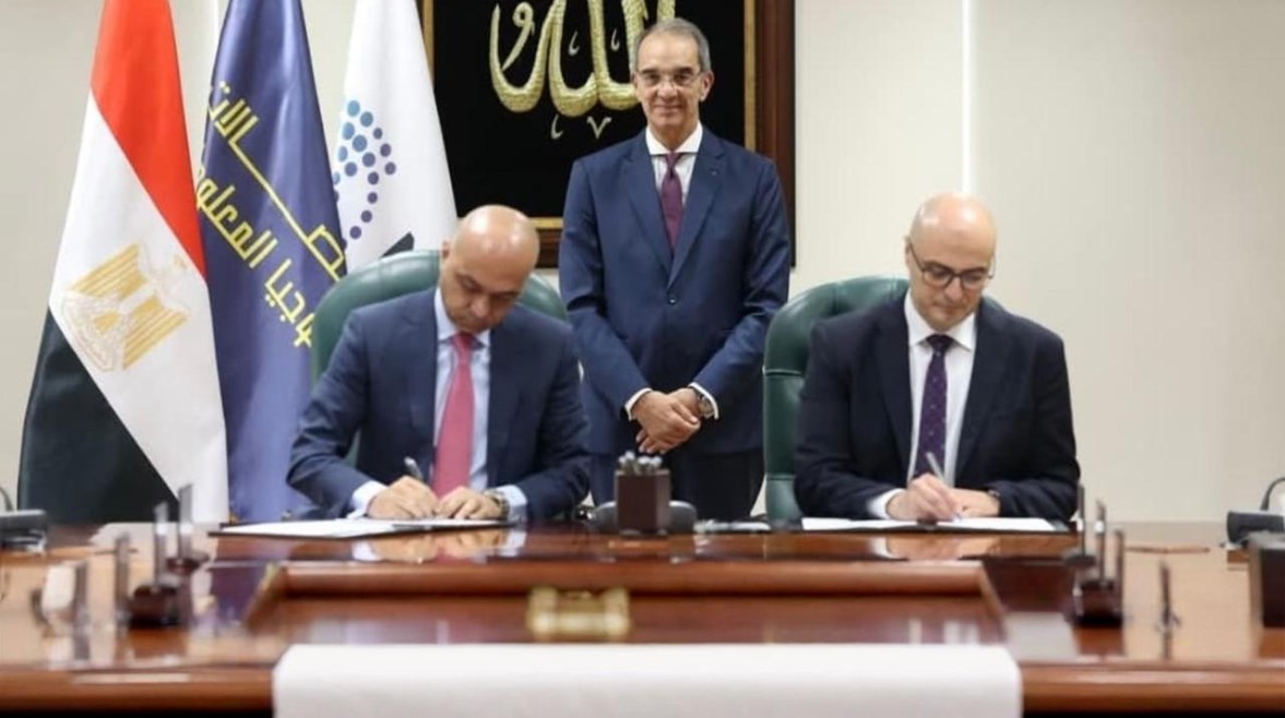 توقيع اتفاقية جلوبال أوتو مع وزارة الاتصالات 
