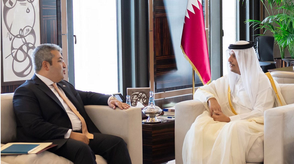  رئيس الوزراء القطري يستقبل السفير المصري في قطر