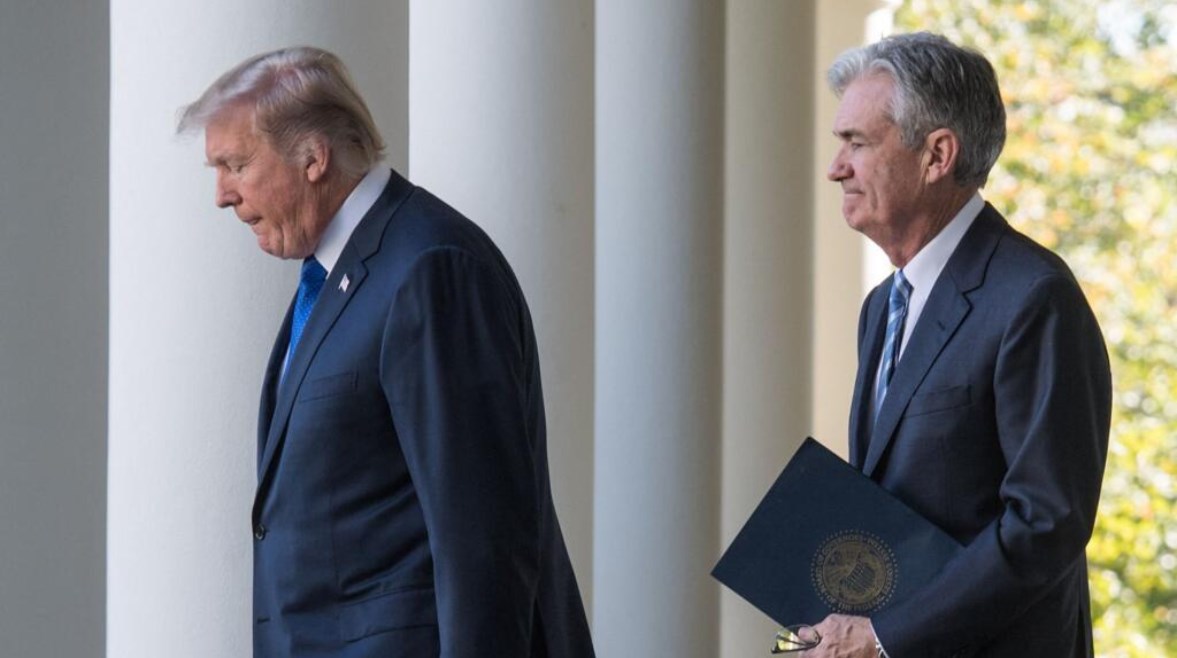 الرئيس الأمريكي دونالد ترامب ورئيس مجلس الاحتياطي الفيدرالي جيروم باول الرئيس الأمريكي دونالد ترامب ورئيس مجلس الاحتياطي الفيدرالي جيروم باول