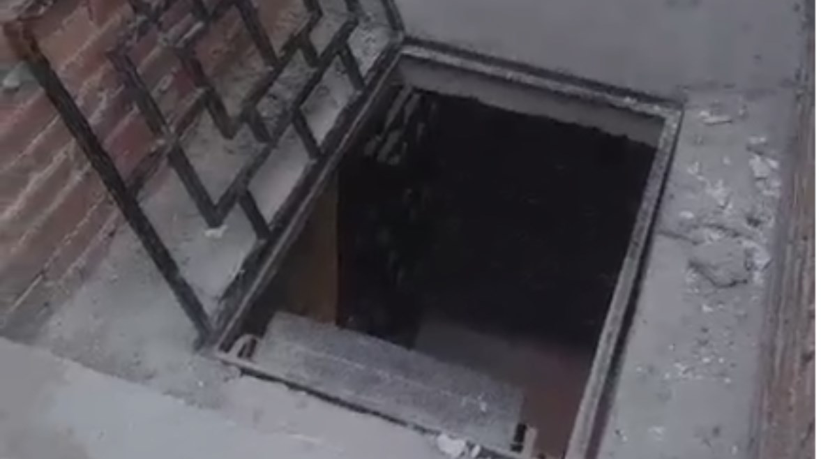 فتحة من الشقه إلى السطح  فتحة من الشقه إلى السطح