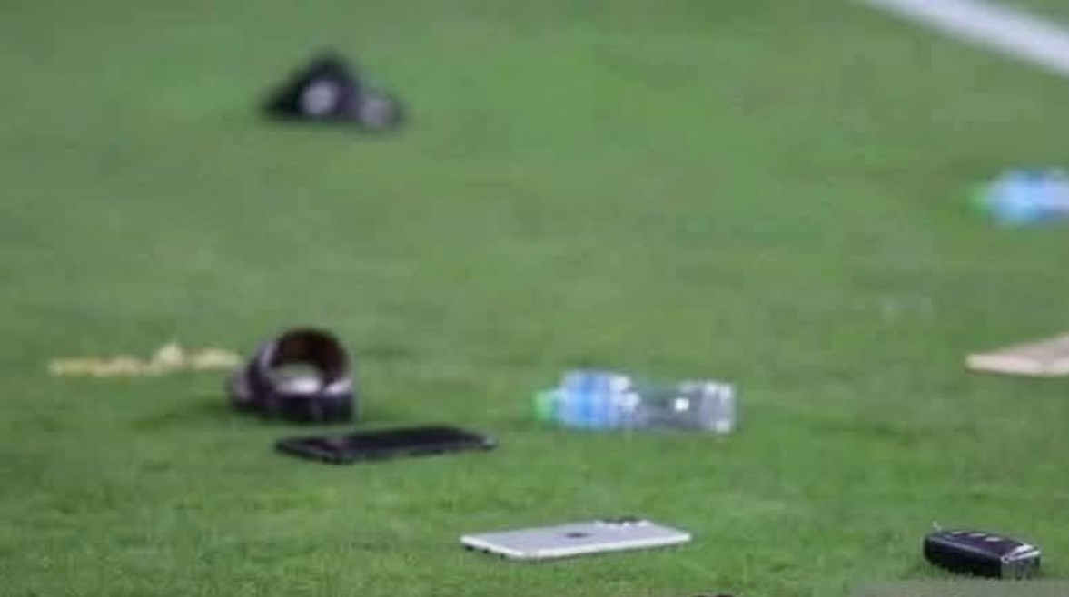 آيفون ومفاتيح في مباراة الإمارات وقطر آيفون ومفاتيح في مباراة الإمارات وقطر
