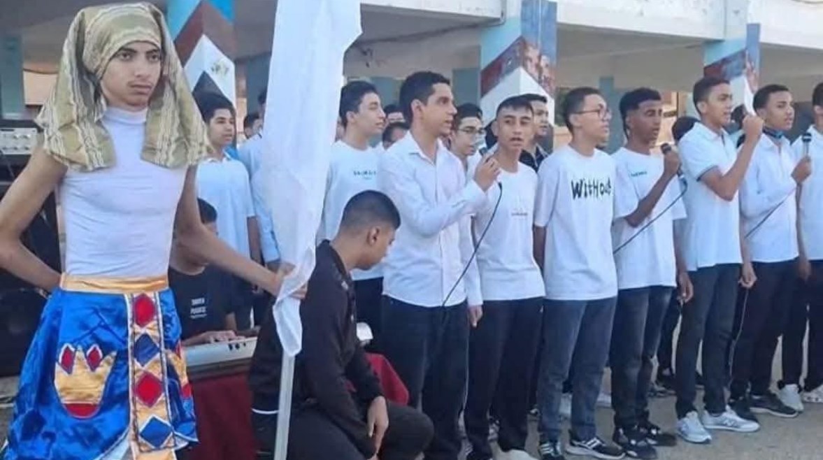 الطلاب أثناء الإذاعة المدرسية عن المتحف المصري الطلاب أثناء الإذاعة المدرسية عن المتحف المصري