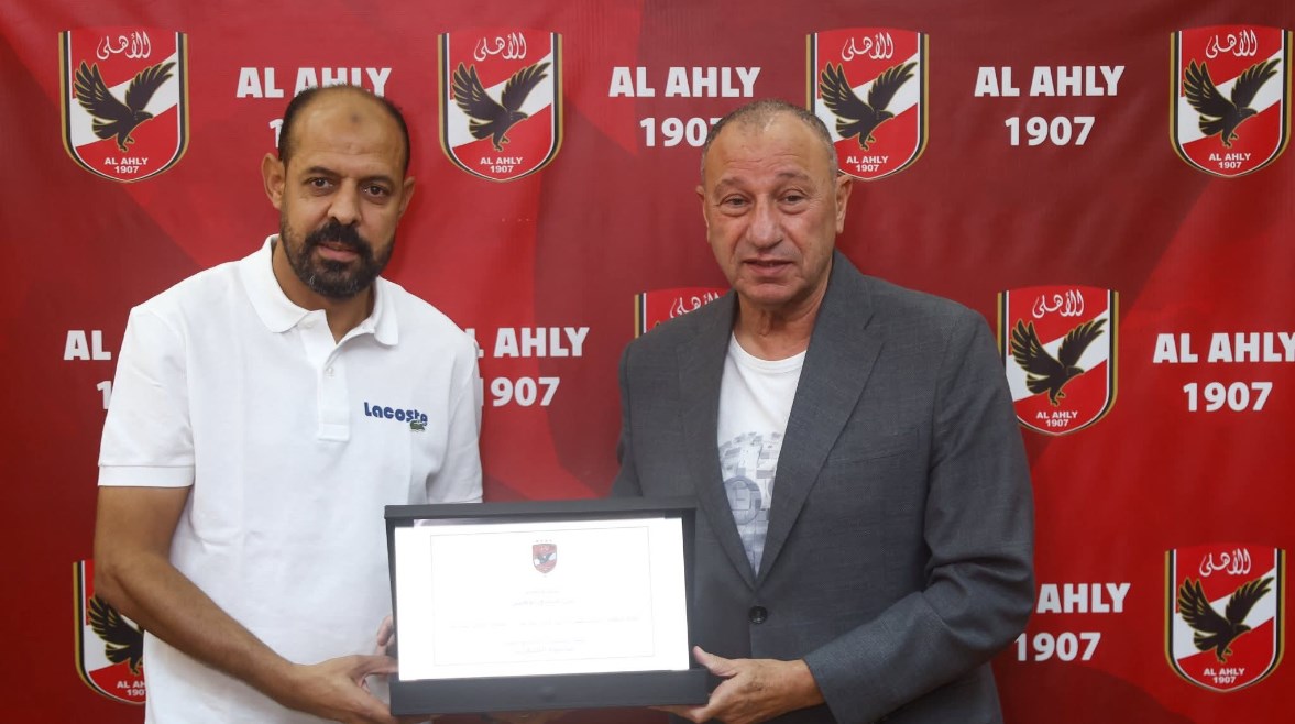 الخطيب يكرم عماد النحاس الخطيب يكرم عماد النحاس