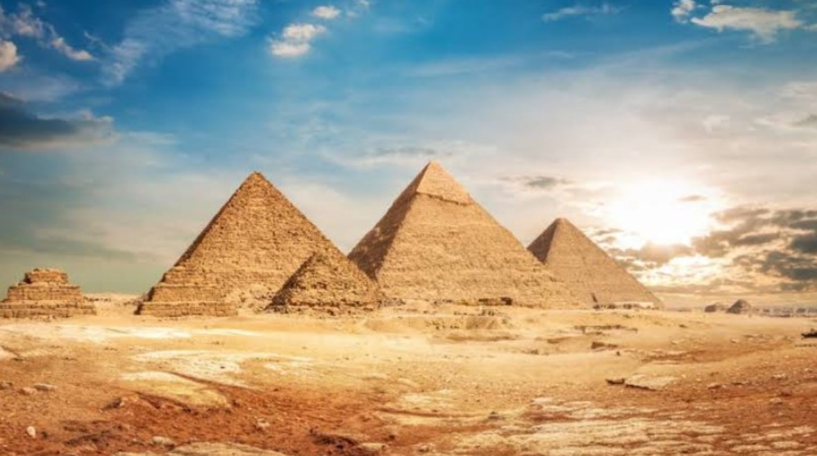 الأهرامات 
