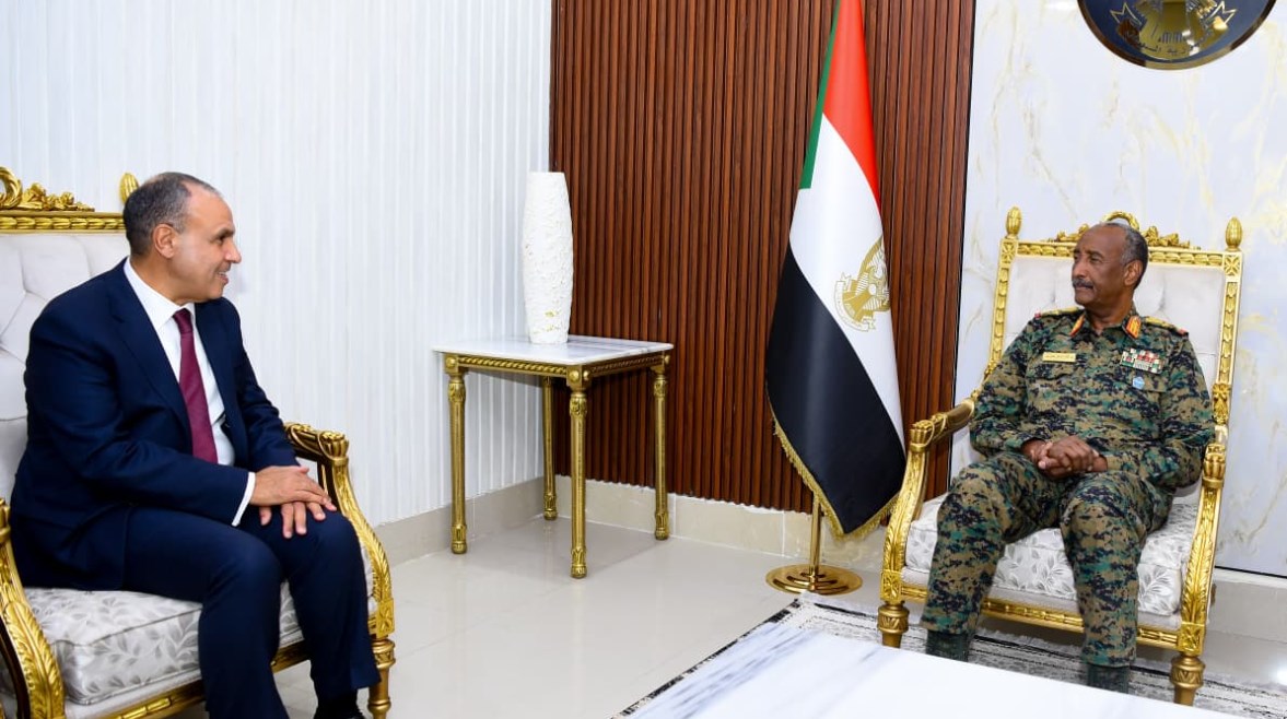 وزير الحارجية والهجرة، بدر عبدالعاطي ورئيس مجلس السيادة السوداني الانتقالي، الفريق أول ركن عبدالفتاح البرهان