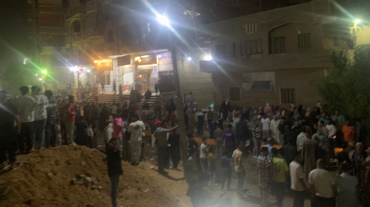 تجمع الأهالي بمكان البلاغ  تجمع الأهالي بمكان البلاغ