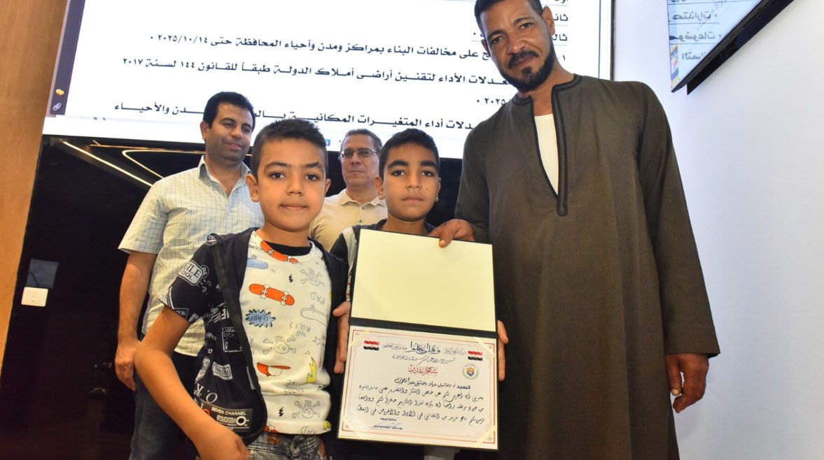 مخائيل وابنائه وشهادة التقدير مخائيل وابنائه وشهادة التقدير