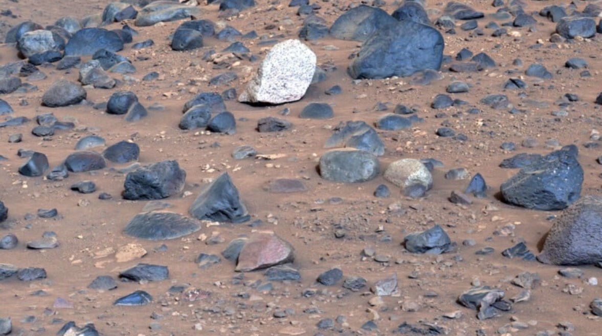 بقع زرقاء علي سطح المريخ بقع زرقاء علي سطح المريخ