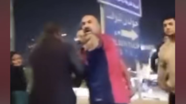 مشاجرة بين سائق نقل ذكي وراكب