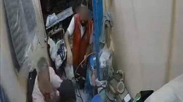  اعتداء شخص على طفل مساعد