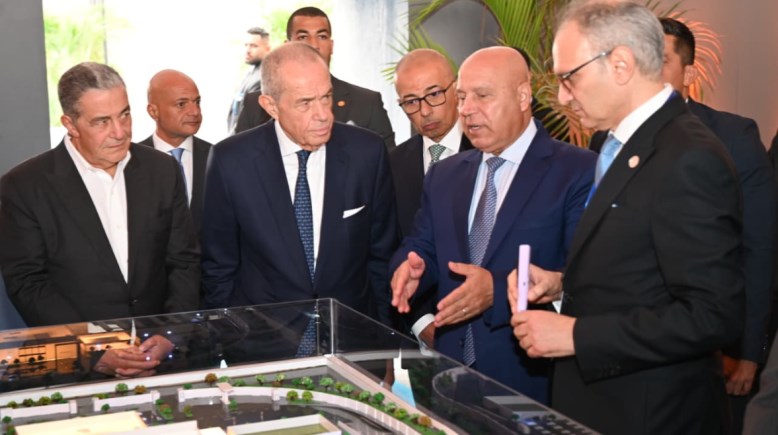 كامل الوزير وزير الصناعة