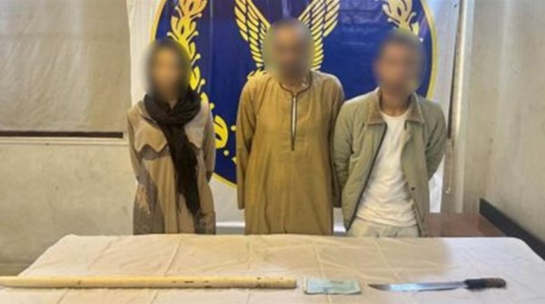 المتهمون بعد إلقاء القبض عليهم