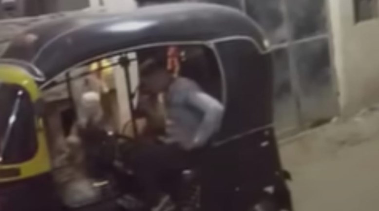 لقطة من فيديو الشاب أثناء تعاطيه المواد مخدرة