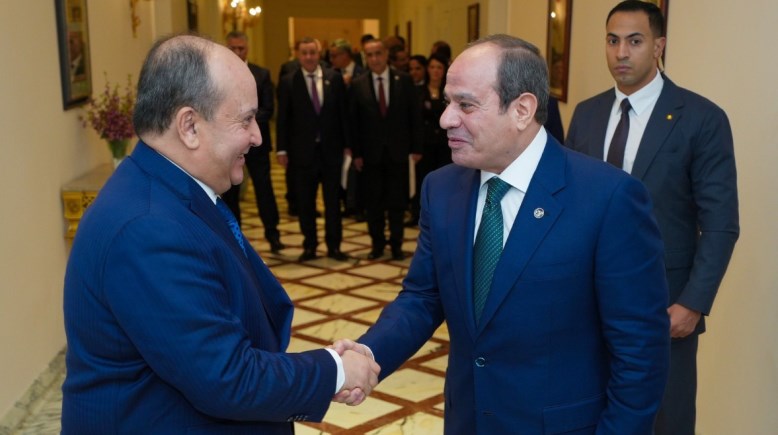 الرئيس السيسي، يستقبل الوزير الأول الجزائري