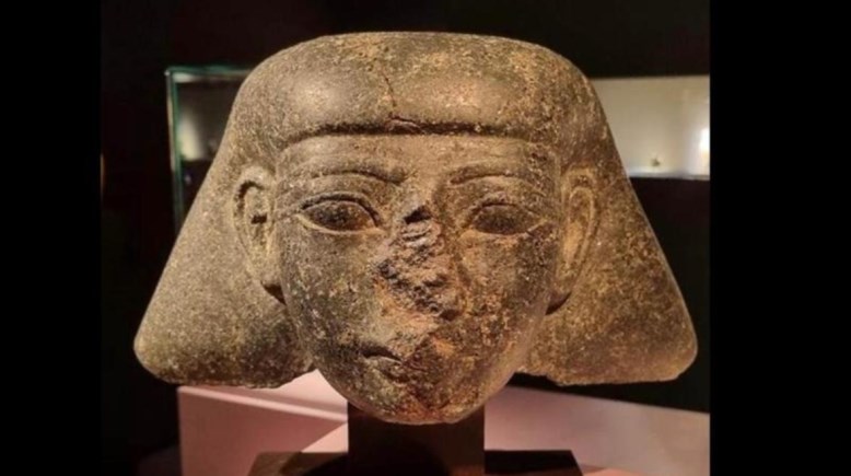  تمثال رأس الملك تحتمس الثالث 