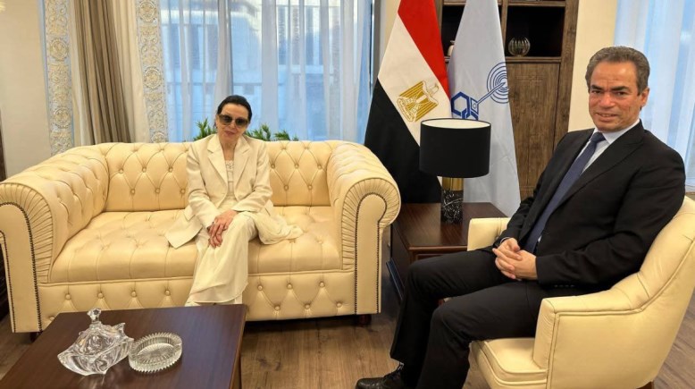 الفنانة نجاة الصغيرة مع الكاتب أحمد المسلماني