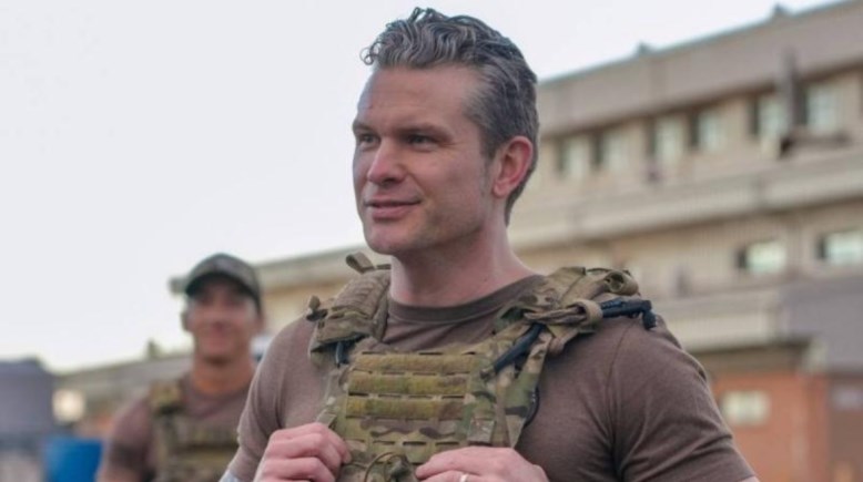 وزير الحرب الأمريكي بيت هيجسيث 