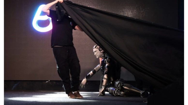 تحطم أول روبوت روسي على شكل إنسان 