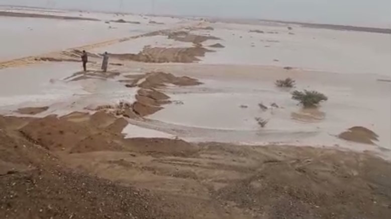 جانب من السيول في جنوب مرسى علم