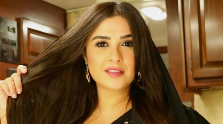 ياسمين عبد العزيز