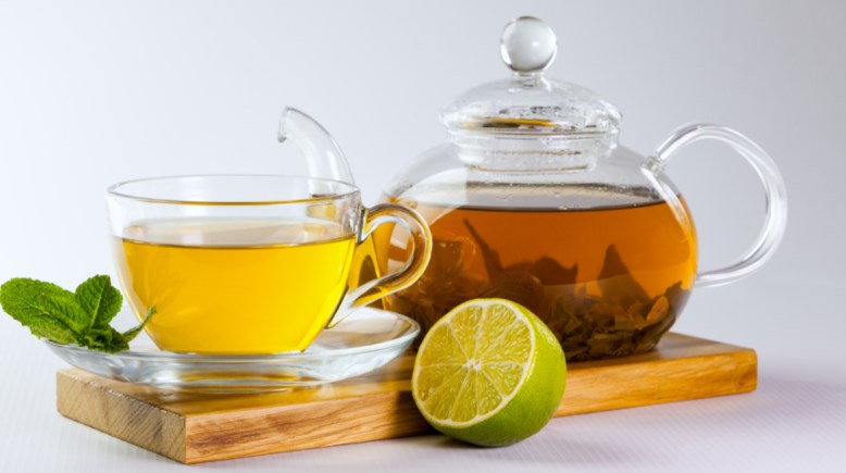 شاي أخضر مع ليمون