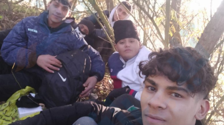 صورة الشباب أثناء هجرتهم