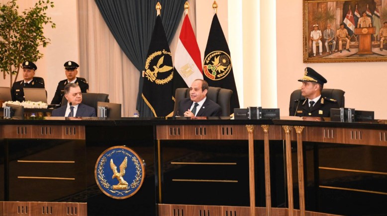 الرئيس السيسي خلال متابعته اختبارات كشف الهيئة